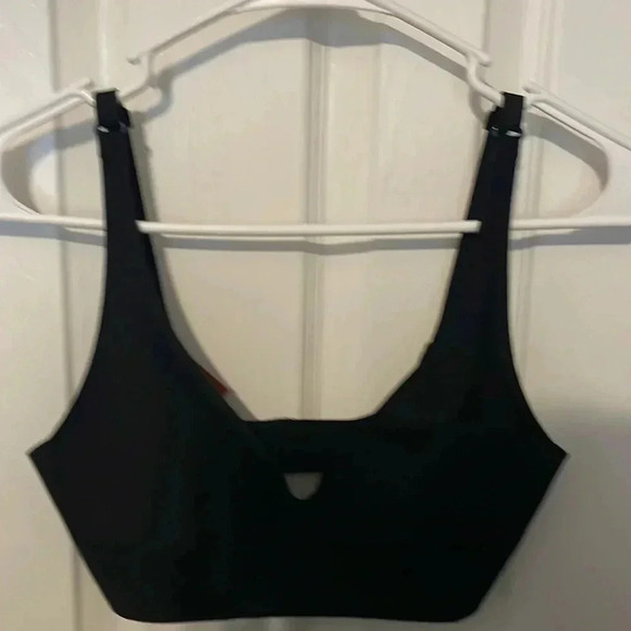 Haullps bra size large. Black in color. - Picture 1 of 5